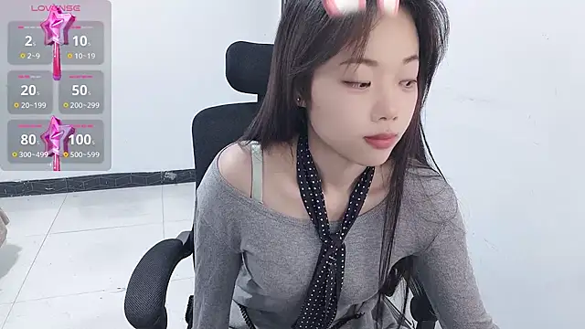 Snapshot of Lvy--v chatting on January 2025 10:46:01 PM Lvy--v online show from January 2025 10:46:01 PM