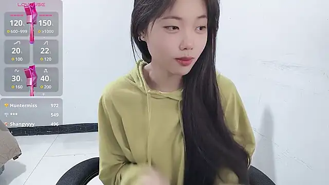 Snapshot of Lvy--v chatting on January 2025 01:39:02 AM Lvy--v online show from January 2025 01:39:02 AM