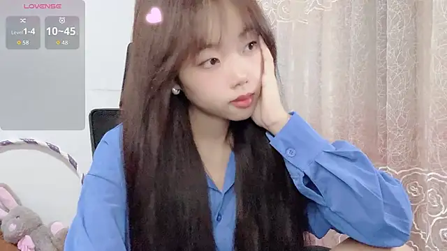 Snapshot of Lvy--v chatting on October 2025 10:43:02 PM Lvy--v online show from October 2025 10:43:02 PM