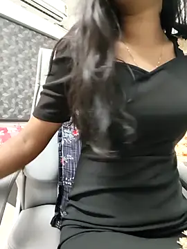 Snapshot of yhona_darling chatting on May 2026 06:36:02 PM yhona darling online show from May 2026 06:36:02 PM