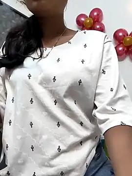 Snapshot of yhona_darling chatting on May 2026 07:53:01 PM yhona darling online show from May 2026 07:53:01 PM
