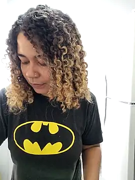 VitoriaFernandes online show from February 2026 02:13:01 PM