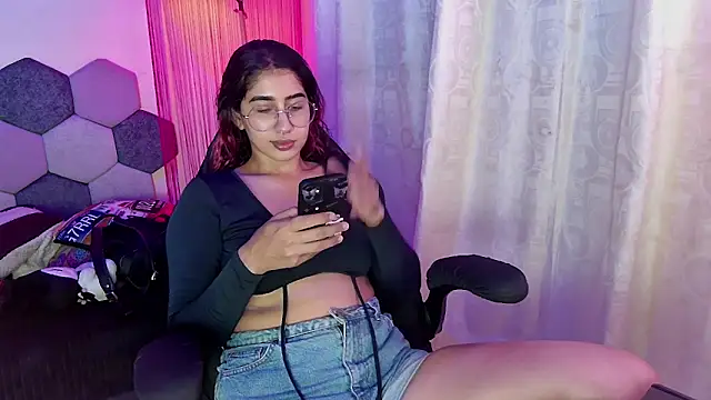 Horny tgn online show from May 2026 06:17:01 PM