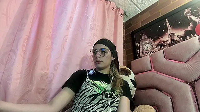 ValeriaLacrozee online show from July 2026 07:20:02 PM