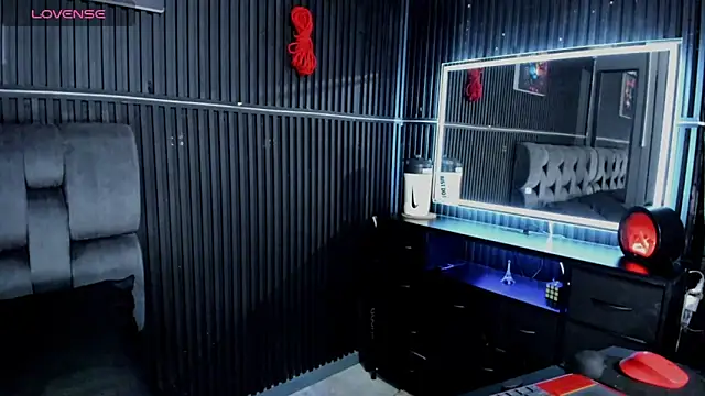 ZhoeStrong online show from May 2026 12:04:01 AM