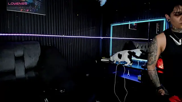 ZhoeStrong online show from May 2026 01:01:01 AM