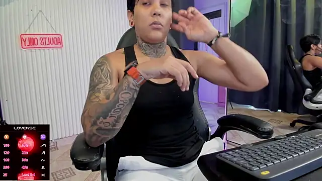 ZhoeStrong online show from June 2026 08:51:01 PM