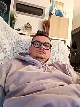 GLouglou19 online show from October 2025 09:33:01 PM