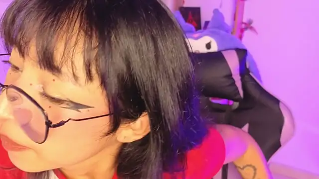 Yommi Winx online show from December 2025 01:47:02 AM