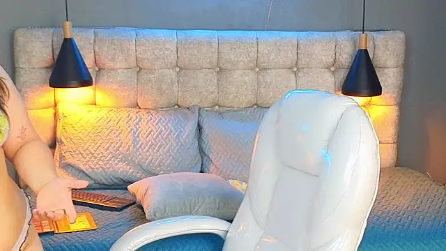 Laia and Aloby online show from March 2025 10:33:01 PM