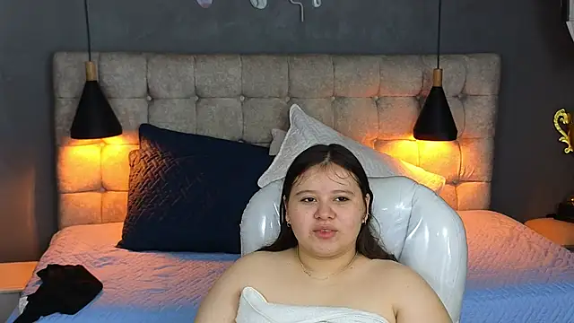 Laia and Aloby online show from September 2025 10:23:01 PM