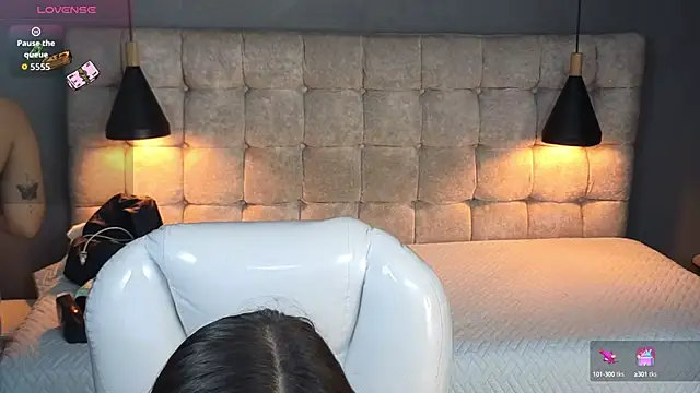 Laia and Aloby online show from September 2025 10:37:01 PM