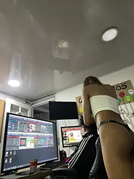 Nikol Rang   online show from January 2025 07:00:02 AM