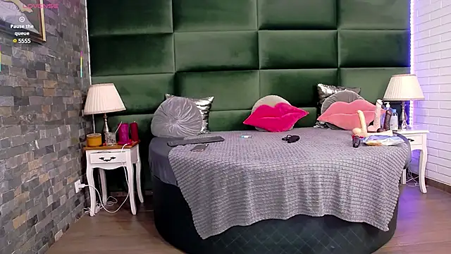 Snapshot of SelenSummer chatting on February 2025 06:22:01 AM SelenSummer online show from February 2025 06:22:01 AM