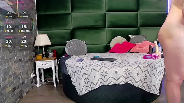 Snapshot of SelenSummer chatting on February 2025 06:18:01 AM SelenSummer online show from February 2025 06:18:01 AM