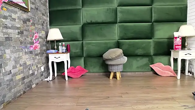 Snapshot of SelenSummer chatting on September 2025 04:12:02 AM SelenSummer online show from September 2025 04:12:02 AM