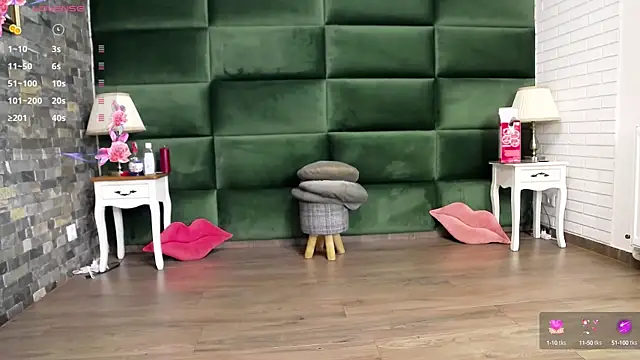 Snapshot of SelenSummer chatting on September 2025 04:12:02 AM SelenSummer online show from September 2025 04:12:02 AM