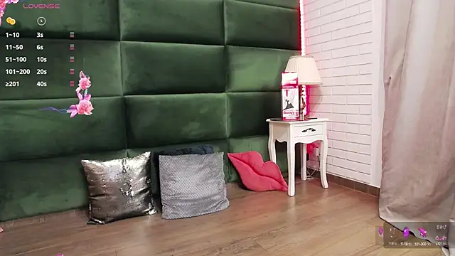 Snapshot of SelenSummer chatting on September 2025 04:03:02 AM SelenSummer online show from September 2025 04:03:02 AM