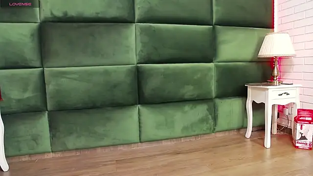 Snapshot of SelenSummer chatting on September 2025 04:06:02 AM SelenSummer online show from September 2025 04:06:02 AM