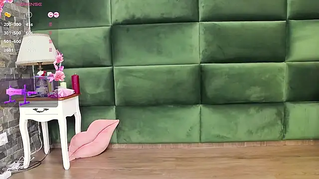 Snapshot of SelenSummer chatting on October 2025 04:10:02 AM SelenSummer online show from October 2025 04:10:02 AM