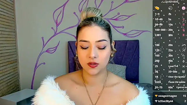 Snapshot of DahliaMoore chatting on December 2024 03:59:01 PM DahliaMoore online show from December 2024 03:59:01 PM