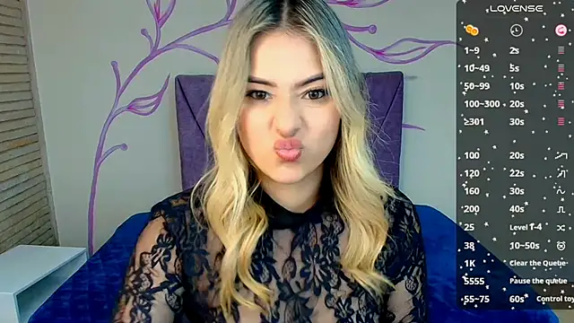 Snapshot of DahliaMoore chatting on January 2025 08:21:01 PM DahliaMoore online show from January 2025 08:21:01 PM