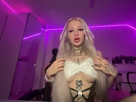 Snapshot of Julamayana chatting on January 2025 09:05:02 PM Julamayana online show from January 2025 09:05:02 PM