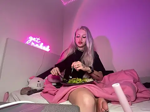 Snapshot of Julamayana chatting on March 2025 11:27:02 PM Julamayana online show from March 2025 11:27:02 PM