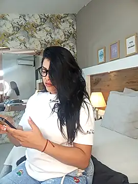 EmaBakker online show from December 2025 12:10:02 PM