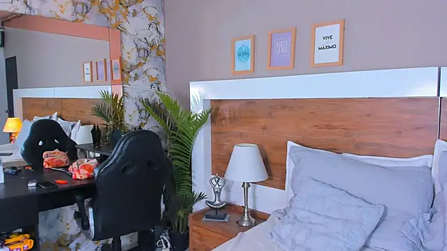 EmaBakker online show from March 2026 07:25:02 AM