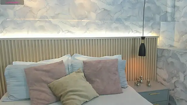 EmaBakker online show from July 2026 12:59:01 PM