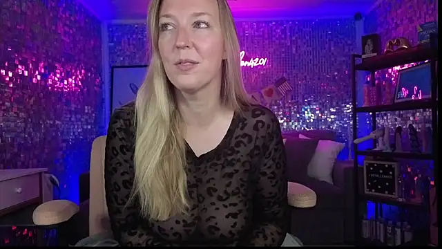 lucyallen4201 online show from June 2026 10:19:02 AM