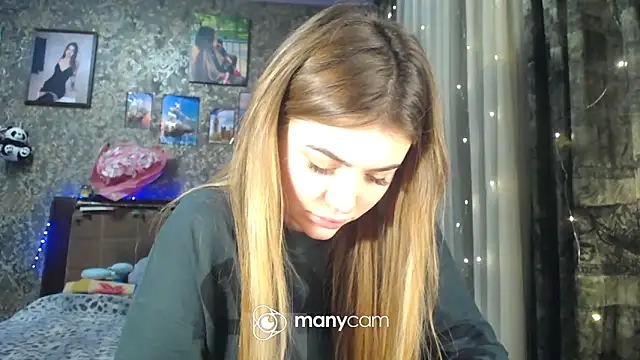 Snapshot of BonnyShy chatting on December 2024 01:47:01 PM BonnyShy online show from December 2024 01:47:01 PM