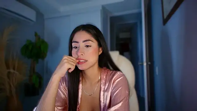 auroracaruso11 online show from September 2025 10:36:01 PM