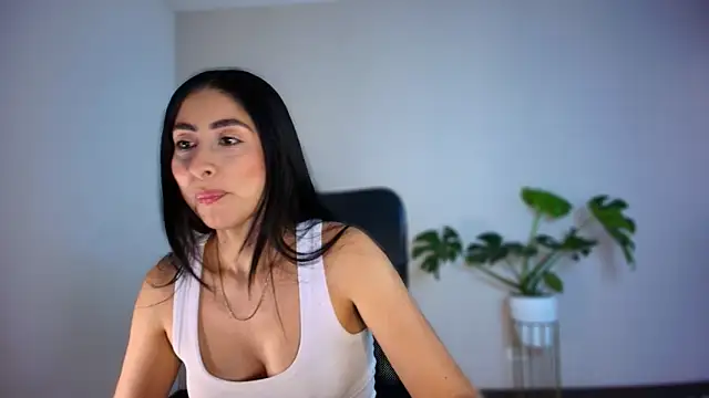 auroracaruso11 online show from February 2026 04:25:02 PM