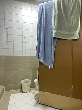 Layla-daloua online show from December 2025 11:22:01 PM