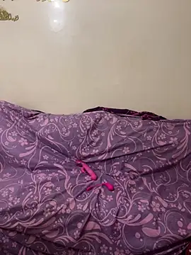 Layla-daloua online show from April 2026 10:42:02 PM