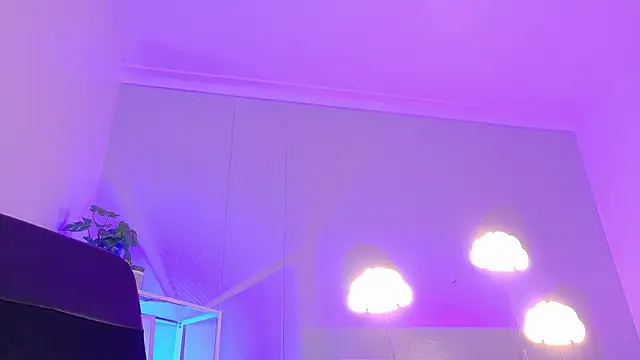 ParisFox  online show from April 2026 08:21:01 PM