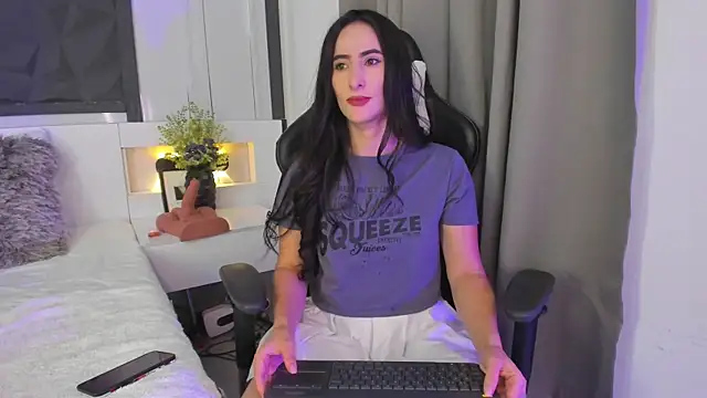 SaraGomez1 online show from October 2025 02:36:01 PM