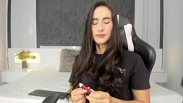 SaraGomez1 online show from October 2025 12:47:01 PM