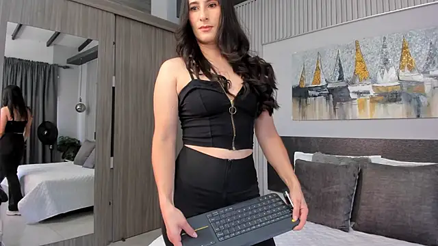 SaraGomez1 online show from May 2026 01:39:01 PM
