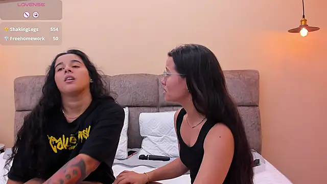 Snapshot of Dilan_y_Mia chatting on December 2024 03:49:02 PM Dilan y Mia online show from December 2024 03:49:02 PM