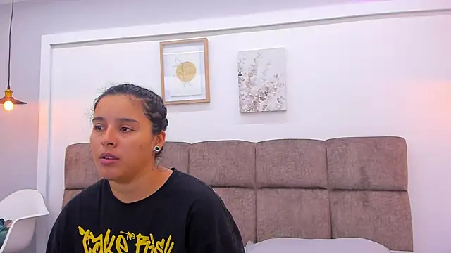 Snapshot of Dilan_y_Mia chatting on January 2025 01:07:01 PM Dilan y Mia online show from January 2025 01:07:01 PM