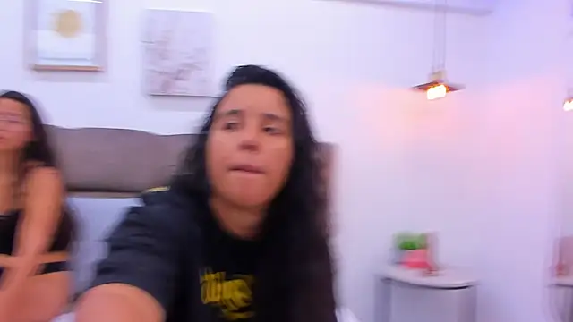 Snapshot of Dilan_y_Mia chatting on February 2025 06:22:02 PM Dilan y Mia online show from February 2025 06:22:02 PM