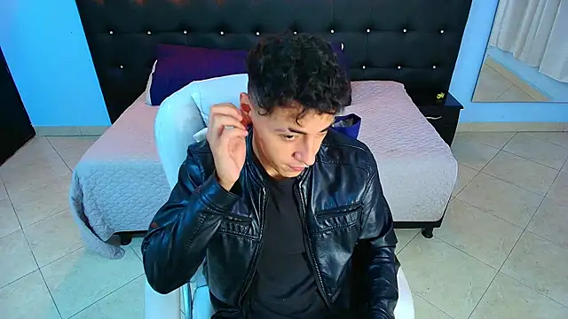 Lobo 17  online show from January 2025 03:44:02 AM