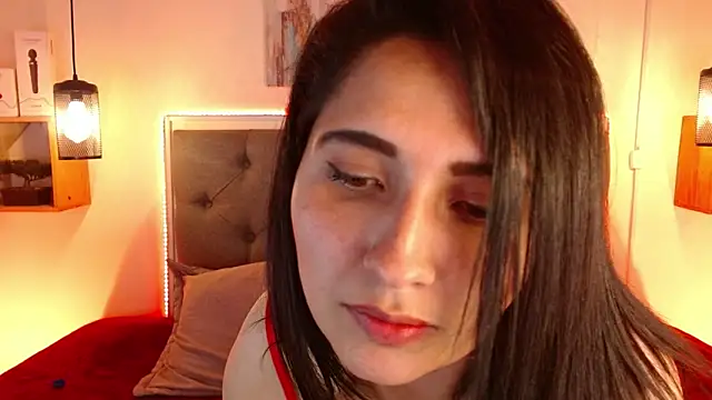 Snapshot of emily_leinner chatting on March 2025 08:31:02 PM emily leinner online show from March 2025 08:31:02 PM