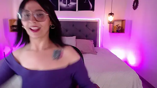 Snapshot of emily_leinner chatting on September 2025 03:39:01 PM emily leinner online show from September 2025 03:39:01 PM