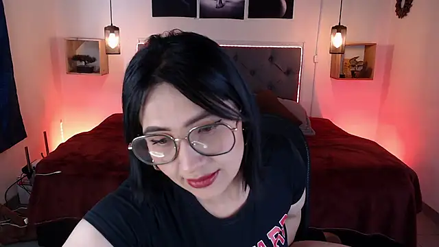 Snapshot of emily_leinner chatting on November 2025 02:50:02 PM emily leinner online show from November 2025 02:50:02 PM