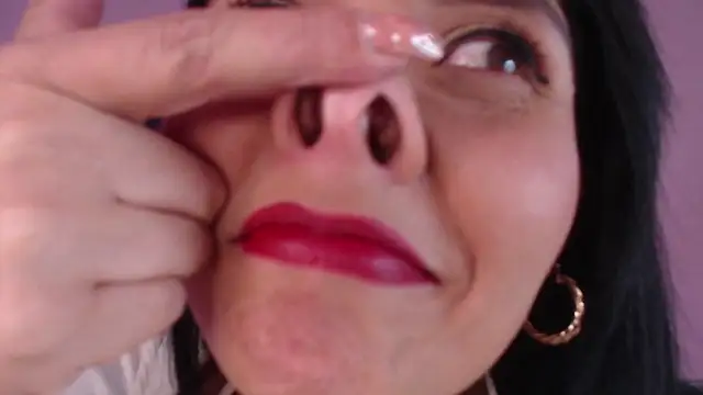 Snapshot of emily_leinner chatting on December 2025 03:32:01 PM emily leinner online show from December 2025 03:32:01 PM