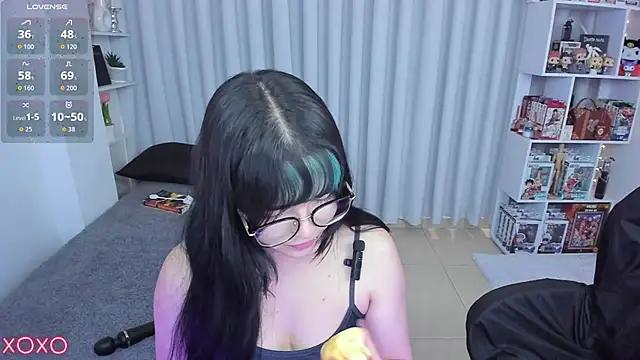 Snapshot of misshoneyxxx chatting on May 2026 02:34:02 PM misshoneyxxx online show from May 2026 02:34:02 PM